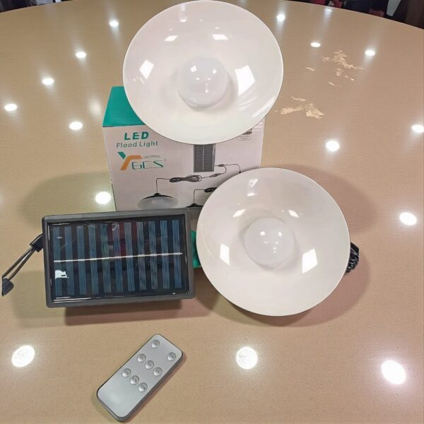 LAMPARA CON PANEL SOLAR DOBLE