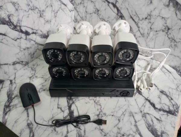 KIT DE 8 CAMARAS DE SEGURIDAD CON DVR