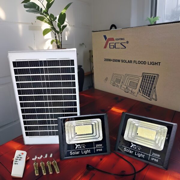 FOCO SOLAR DOBLE CON PANEL APARTE DE 200 WATTS