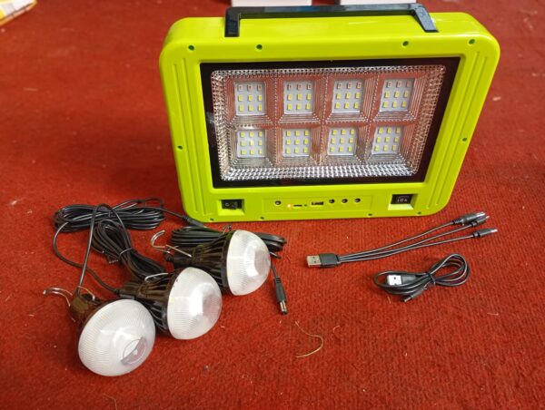 KIT EMERGENCIA + 3 AMPOLLETA Y LINTERNA CON PANEL SOLAR - Imagen 3