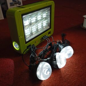 KIT EMERGENCIA + 3 AMPOLLETA Y LINTERNA CON PANEL SOLAR