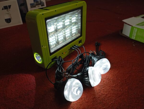 KIT EMERGENCIA + 3 AMPOLLETA Y LINTERNA CON PANEL SOLAR