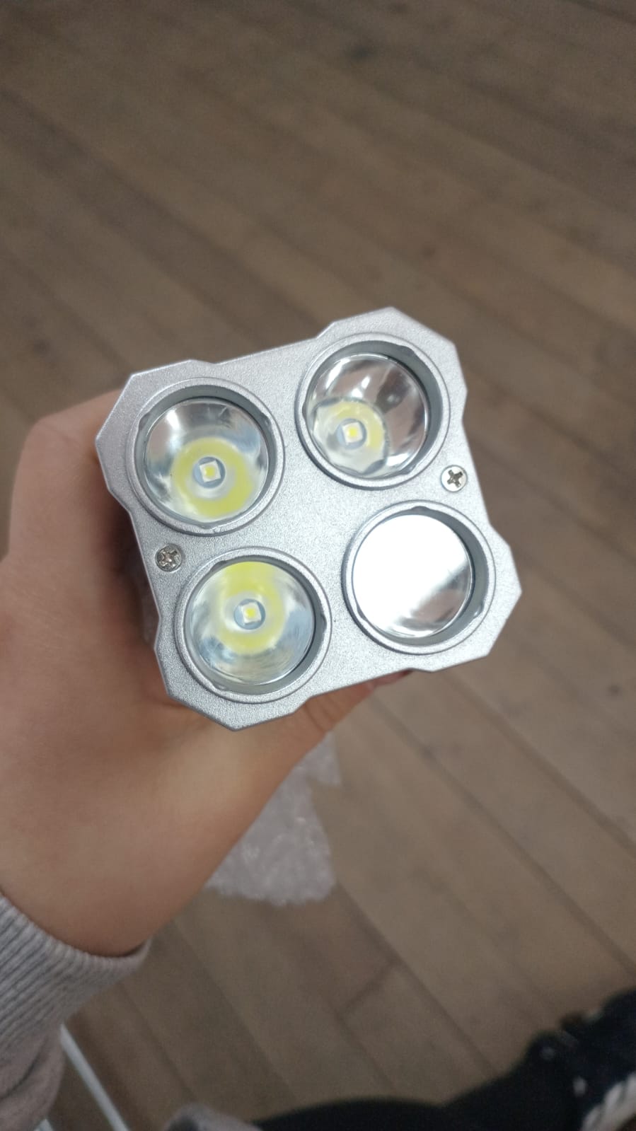 LINTERNA TACTICA 4 LED + LUZ LATERAL COB RECARGABLE L-S03 - Imagen 2