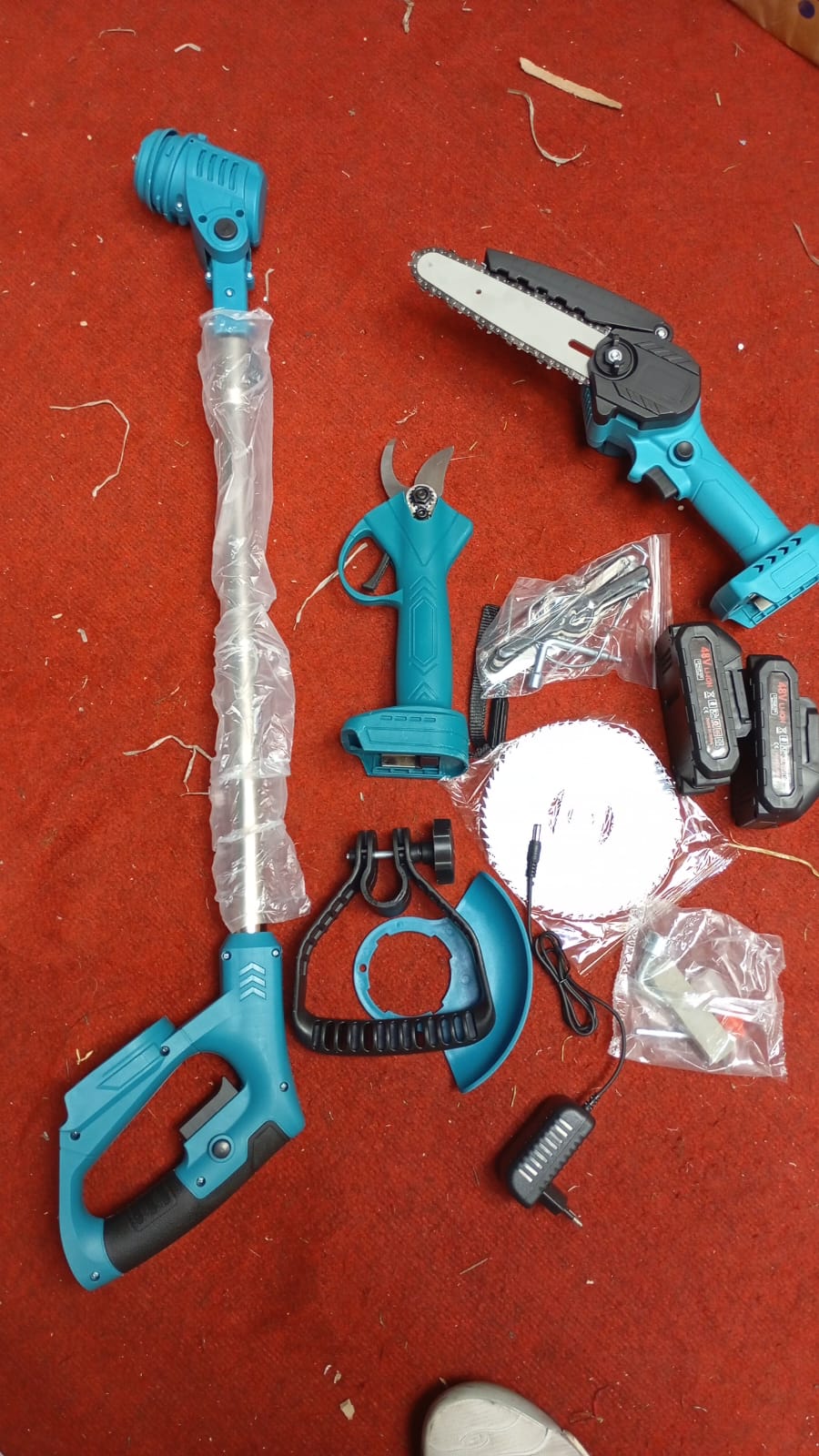 KIT INALAMBRICO DE SIERRA TIJERA Y CORTADORA DE CESPED - Imagen 2